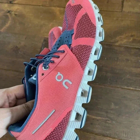 ON CLOUD Women’s Running Shoes - Picture 4 of 9